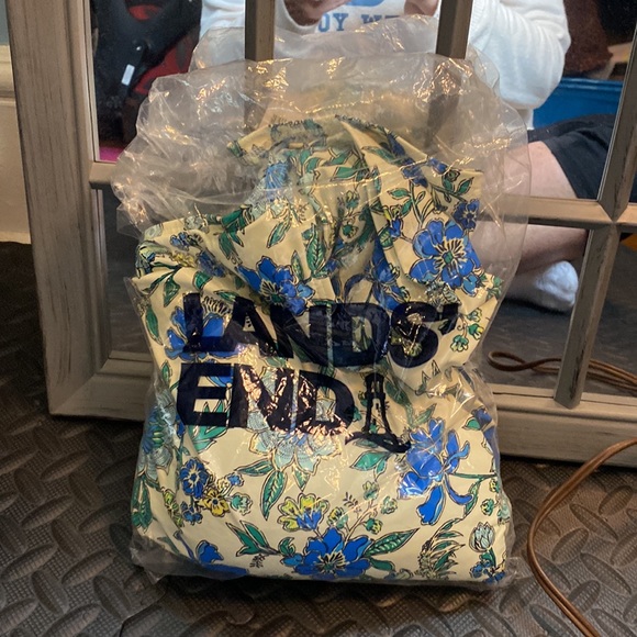 NWT. LANDS END Tankini top. Size 14DDD. Ivory Lotus Flower print. Soft cups. - Picture 7 of 8